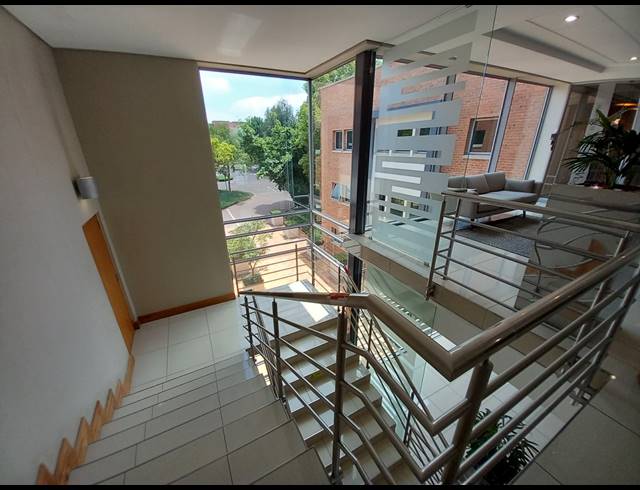 329M² OFFICE TO LET IN BRYANSTON